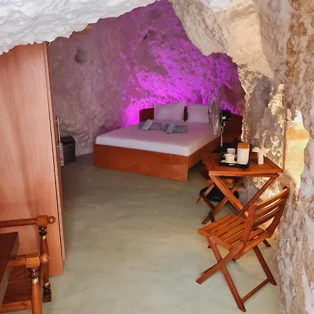 Anassa 8 Real Cave